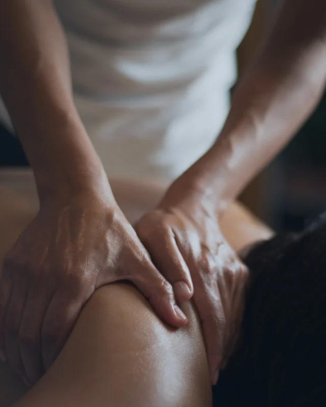 Smooth skin, calm mind 💆‍♀️ Our Mint Renewal Body Polish + massage duo is your seasonal reset—exfoliating, hydrating, and deeply relaxing. A must before your West Loop patio crawl.

#BodyPolish #SummerGlow #MassageTherapy #EpicurenGlow #SpaSpaceChicago